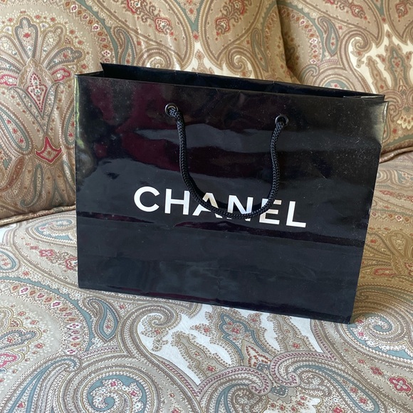 CHANEL - shopping bag 10w x 7 3/4 h x  approx 3 wide. - Picture 2 of 7